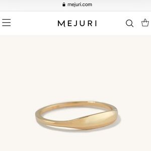 Mejuri Slim Signet Ring ✨